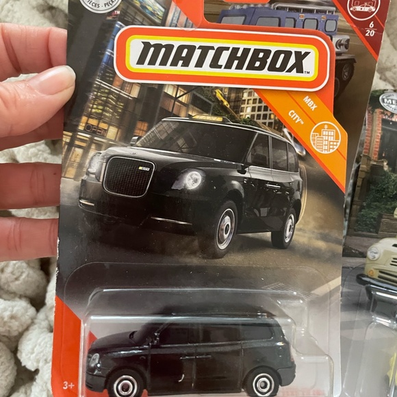 BUNDLE OF 8 MISC MATCHBOX CARS - Picture 4 of 9